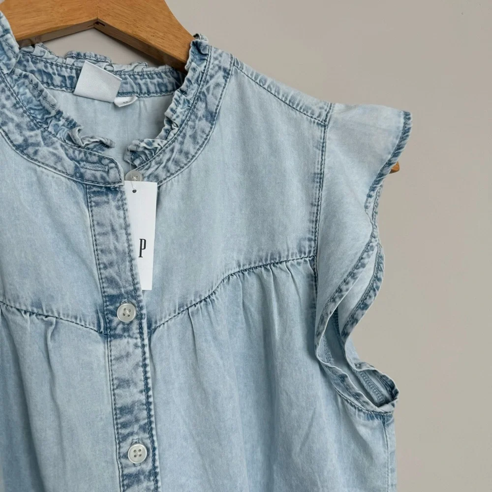 Gap Ruffle Button Front Top - Picture 3 of 6